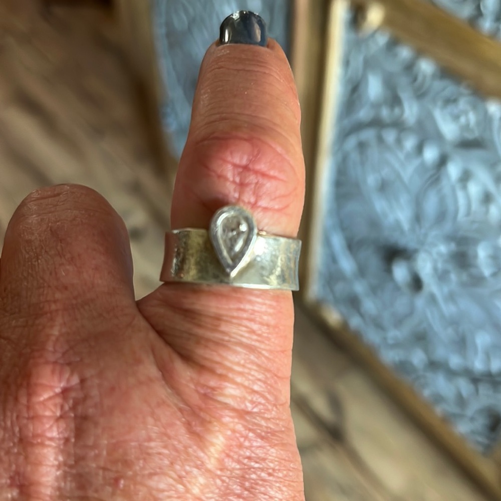 Silpada- size 10- beautiful teardrop diamond-like new